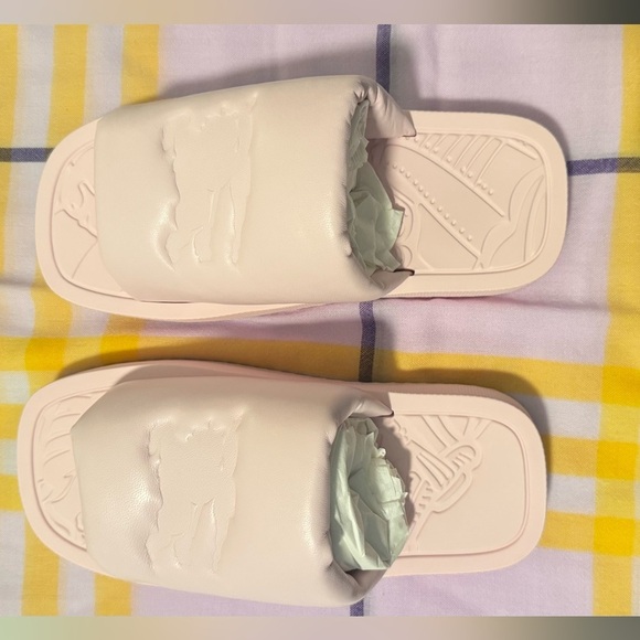 BURBERRY
Pink Leather Slides
Women’s EU 36 - Picture 7 of 14